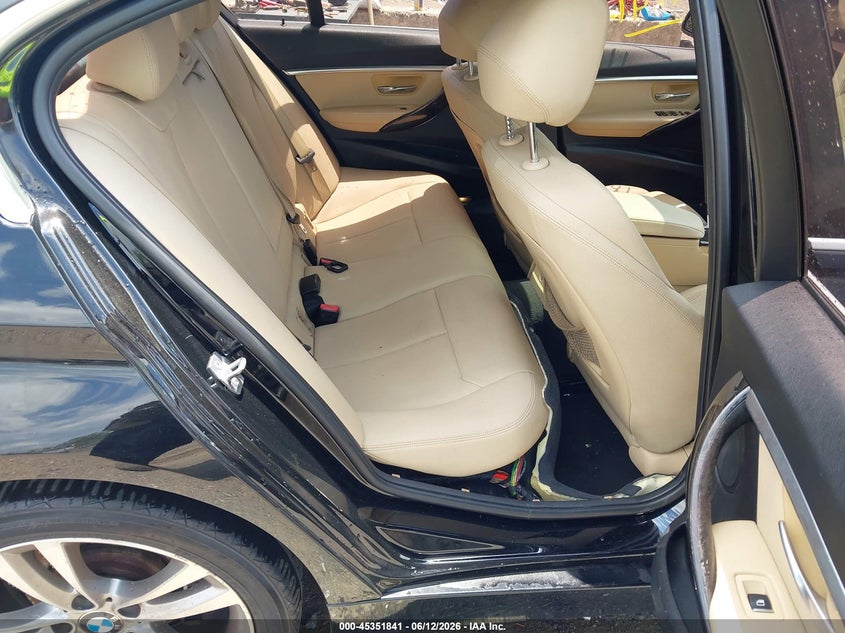 2017 BMW 3er VIN WBA8B9G59HNU48669 IAAI salvage auction — UNKNOWN, Salvage (Virginia), sold $1,925 on 2026-07-21 (photo 8)