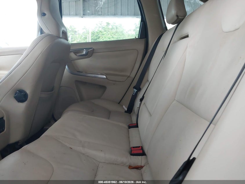 2013 Volvo Xc60 VIN YV4902DZ4D2380754 IAAI salvage auction — NORMAL WEAR, Salvage Title, sold $1,300 on 2026-07-08 (photo 8)