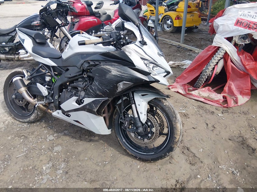 2025 Kawasaki VIN ML5ZXCS14SDA43002 IAAI salvage auction — SIDE, Salvage (Pennsylvania), sold $875 on 2026-07-28 (photo 1)