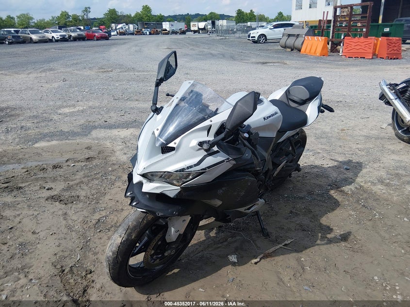 2025 Kawasaki VIN ML5ZXCS14SDA43002 IAAI salvage auction — SIDE, Salvage (Pennsylvania), sold $875 on 2026-07-28 (photo 2)