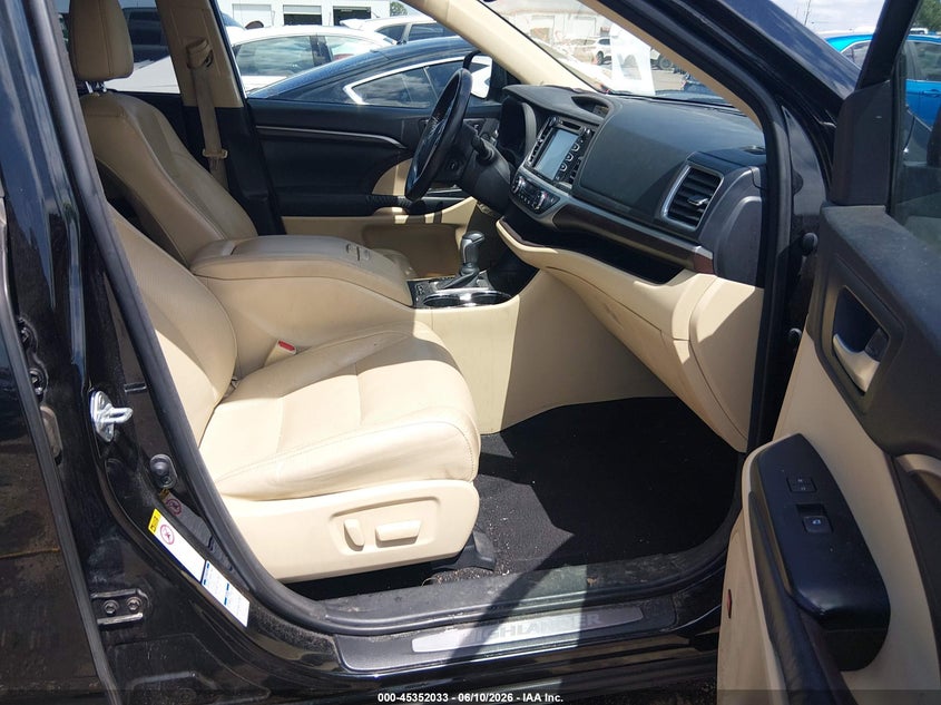 2015 Toyota Highlander VIN 5TDDKRFH3FS085385 IAAI salvage auction — REAR END, Salvage (Minnesota), sold $7,700 on 2026-08-02 (photo 5)