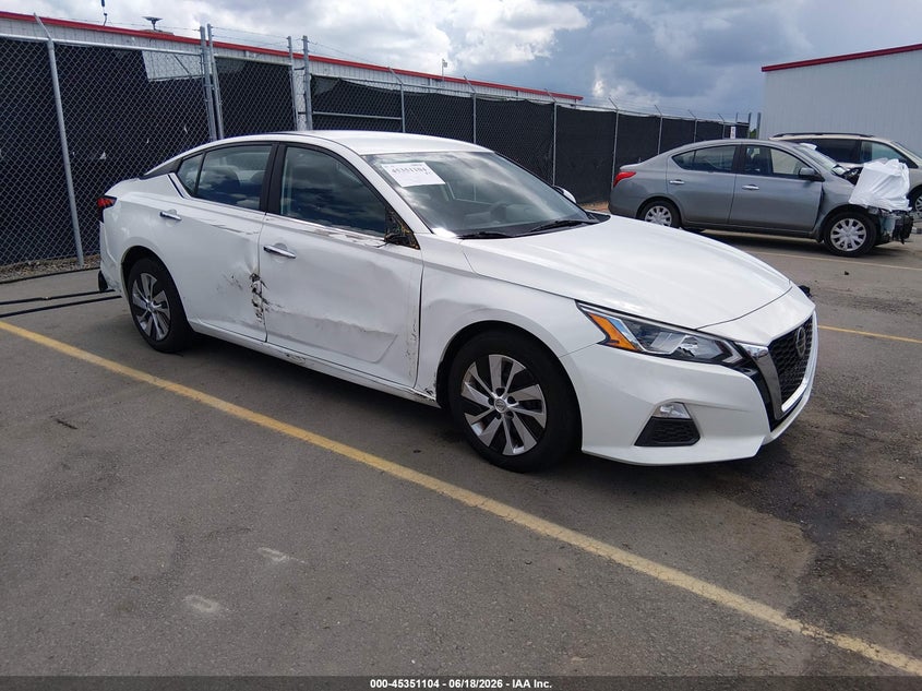 2020 Nissan Altima VIN 1N4BL4BV5LC208383 IAAI salvage auction — SIDE, Salvage Title, sold $2,250 on 2026-07-25 (photo 1)