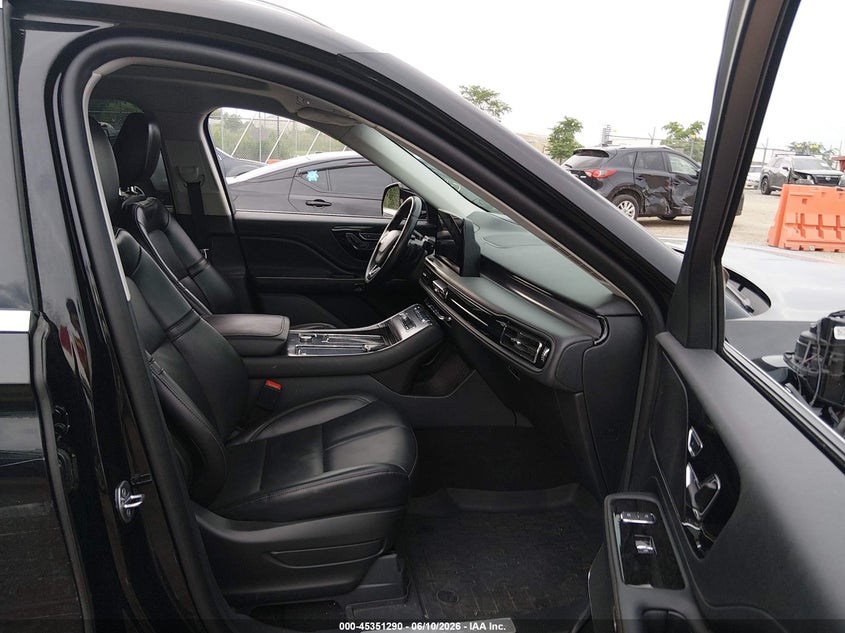 2025 Lincoln Aviator VIN 5LM5J0XC9SGL17362 IAAI salvage auction — FRONT & REAR, Salvage (Illinois), sold $17,800 on 2026-08-01 (photo 5)