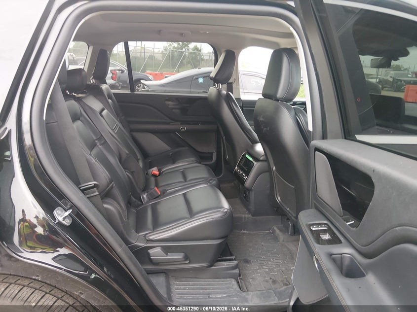 2025 Lincoln Aviator VIN 5LM5J0XC9SGL17362 IAAI salvage auction — FRONT & REAR, Salvage (Illinois), sold $17,800 on 2026-08-01 (photo 8)