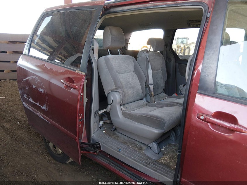 2010 Toyota Sienna VIN 5TDKK4CC6AS331759 IAAI salvage auction — LEFT REAR, Salvage (Arizona), sold $450 on 2026-07-21 (photo 8)