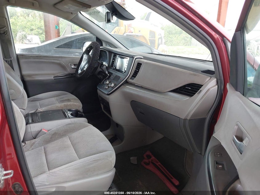 2018 Toyota Sienna VIN 5TDKZ3DC0JS906717 IAAI salvage auction — NORMAL WEAR, Clear (Florida), sold $2,800 on 2026-07-21 (photo 5)
