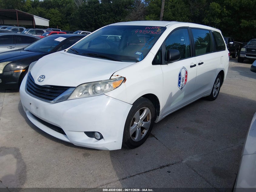 2013 Toyota Sienna VIN 5TDZK3DC0DS306500 IAAI salvage auction — NORMAL WEAR, Original (Texas), sold $2,300 on 2026-07-29 (photo 2)