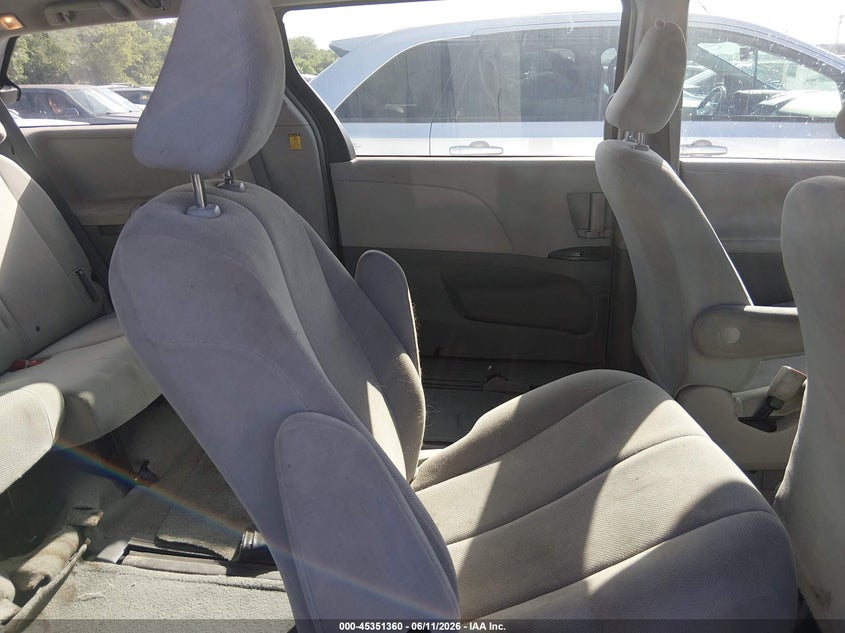2013 Toyota Sienna VIN 5TDZK3DC0DS306500 IAAI salvage auction — NORMAL WEAR, Original (Texas), sold $2,300 on 2026-07-29 (photo 8)