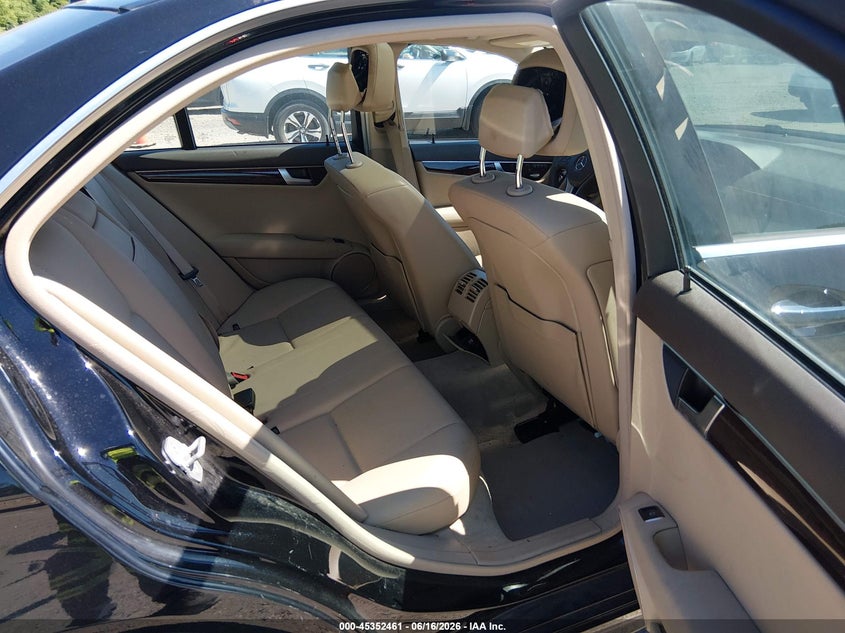 2014 Mercedes-benz VIN WDDGF8AB8EA959696 IAAI salvage auction — REAR END, Salvage Title, sold $1,450 on 2026-07-28 (photo 8)