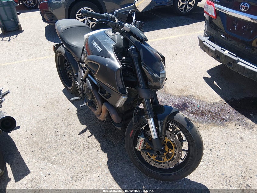 2012 Ducati Diavel VIN ZDM13BLW0CB008698 IAAI salvage auction — LEFT FRONT, Salvage (Colorado), sold $825 on 2026-07-28 (photo 1)