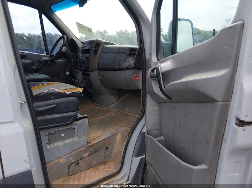 2008 Dodge Sprinter VIN WD0PE745X85305249 IAAI salvage auction — NORMAL WEAR, Clear (South Carolina), sold $300 on 2026-07-29 (photo 5)