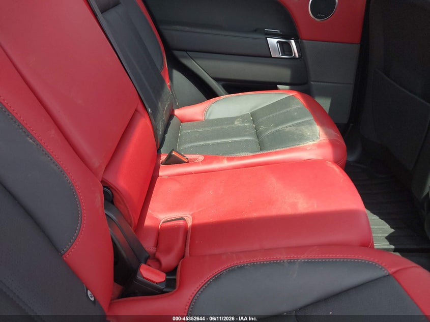 2019 Land rover Range rover sport VIN SALWV2SV7KA847927 IAAI salvage auction — REAR END, Salvage Title, sold $16,300 on 2026-07-23 (photo 8)