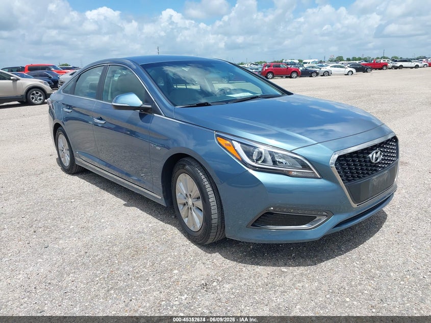 2016 Hyundai Sonata hybrid VIN KMHE24L15GA031725 — IAAI salvage auction photo