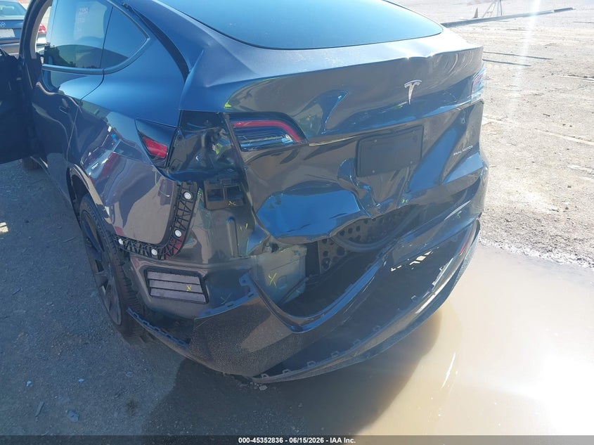 2023 Tesla Model y VIN 7SAYGDEE6PA050584 IAAI salvage auction — REAR END, Salvage Title, sold $10,000 on 2026-07-30 (photo 6)