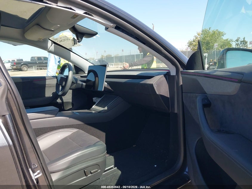 2026 Tesla Model y VIN 7SAYGDEDXTF439331 IAAI salvage auction — FRONT END, Wait Title, sold $18,000 on 2026-07-31 (photo 5)