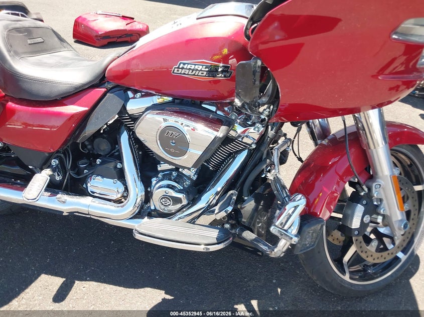 2025 Harley-davidson Road glide VIN 1HD1KH716SB620773 IAAI salvage auction — FRONT & REAR, Salvage Title, sold $9,400 on 2026-07-29 (photo 8)