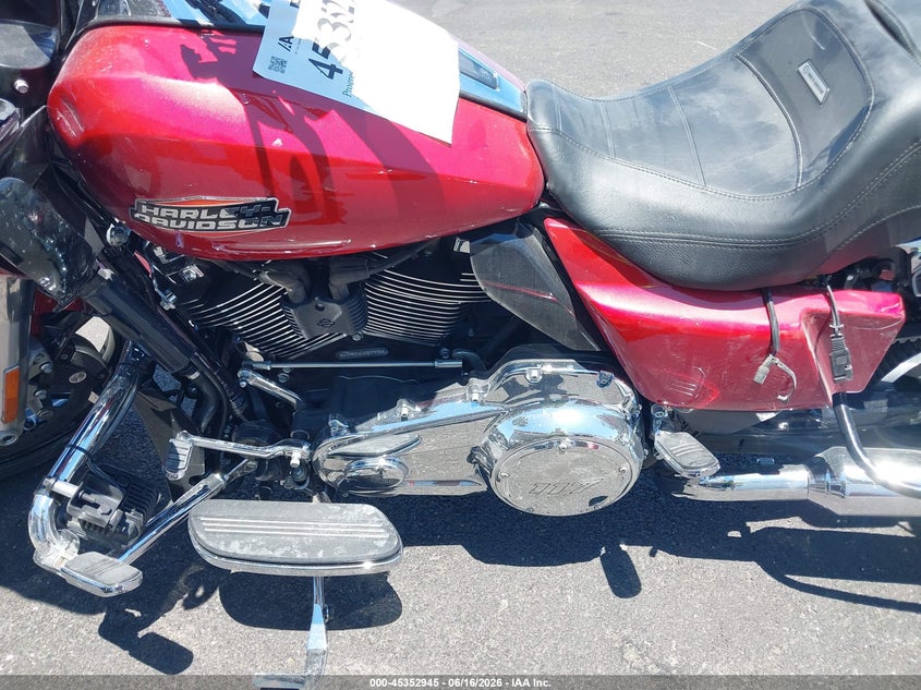 2025 Harley-davidson Road glide VIN 1HD1KH716SB620773 IAAI salvage auction — FRONT & REAR, Salvage Title, sold $9,400 on 2026-07-29 (photo 9)