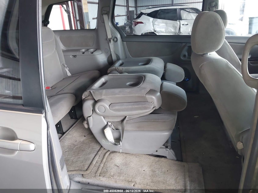 2004 Toyota Sienna VIN 5TDZA23CX4S077709 IAAI salvage auction — FRONT & REAR, Salvage (Georgia), sold $425 on 2026-07-14 (photo 8)