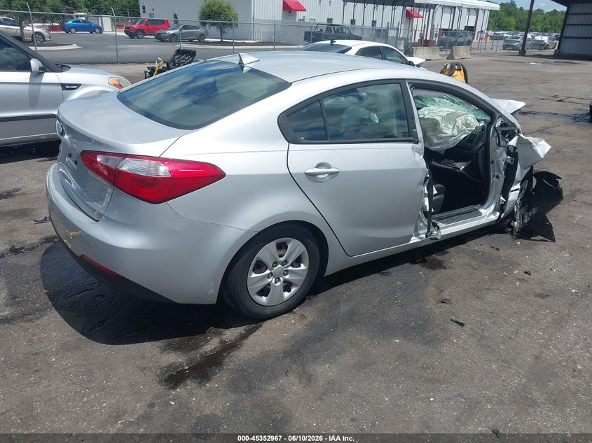 2016 Kia Forte VIN KNAFK4A69G5569891 IAAI salvage auction — UNKNOWN, Rebuildable (Florida), sold $200 on 2026-07-07 (photo 4)