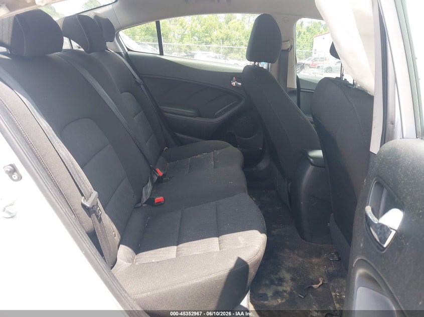 2016 Kia Forte VIN KNAFK4A69G5569891 IAAI salvage auction — UNKNOWN, Rebuildable (Florida), sold $200 on 2026-07-07 (photo 8)