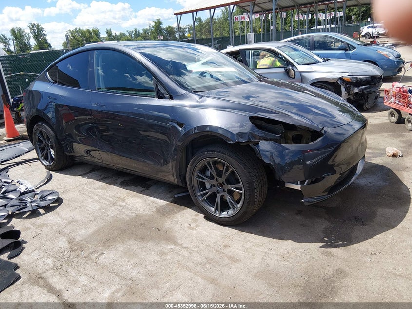 2024 Tesla Model y VIN 7SAYGDED2RF096457 IAAI salvage auction — RIGHT SIDE, Salvage Title, sold $12,000 on 2026-07-30 (photo 1)