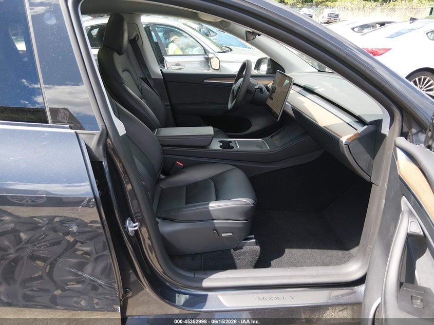 2024 Tesla Model y VIN 7SAYGDED2RF096457 IAAI salvage auction — RIGHT SIDE, Salvage Title, sold $12,000 on 2026-07-30 (photo 5)