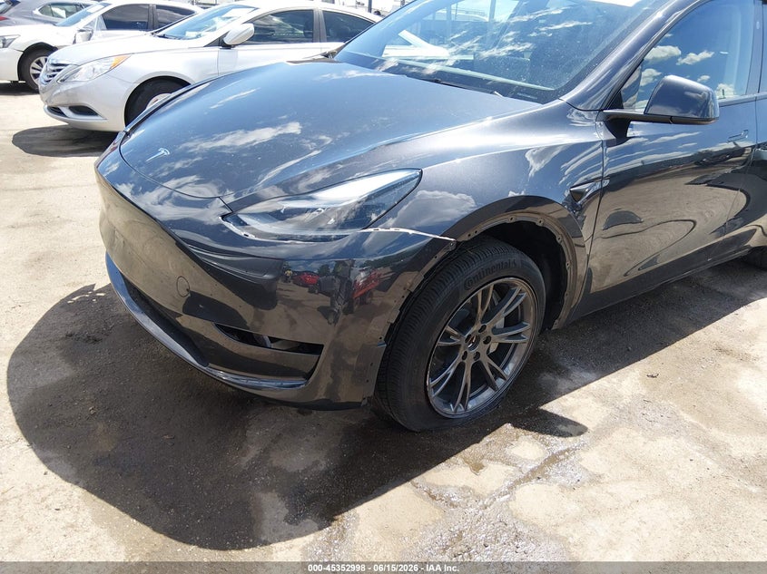2024 Tesla Model y VIN 7SAYGDED2RF096457 IAAI salvage auction — RIGHT SIDE, Salvage Title, sold $12,000 on 2026-07-30 (photo 6)