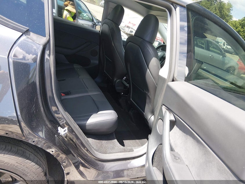 2024 Tesla Model y VIN 7SAYGDED2RF096457 IAAI salvage auction — SIDE, Salvage Title, sold $10,600 on 2026-07-22 (photo 8)