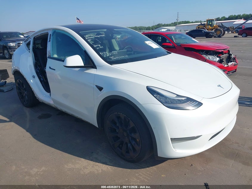 2020 Tesla Model y VIN 5YJYGDEE3LF045773 IAAI salvage auction — REAR END, Salvage Title, sold $5,900 on 2026-07-31 (photo 1)