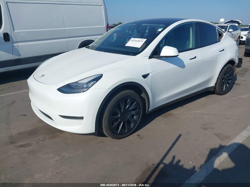 2020 Tesla Model y VIN 5YJYGDEE3LF045773 IAAI salvage auction — REAR END, Salvage Title, sold $5,900 on 2026-07-31 (photo 2)