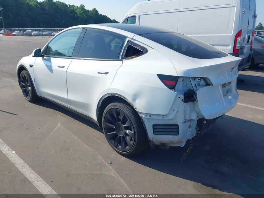 2020 Tesla Model y VIN 5YJYGDEE3LF045773 IAAI salvage auction — REAR END, Salvage Title, sold $5,900 on 2026-07-31 (photo 3)