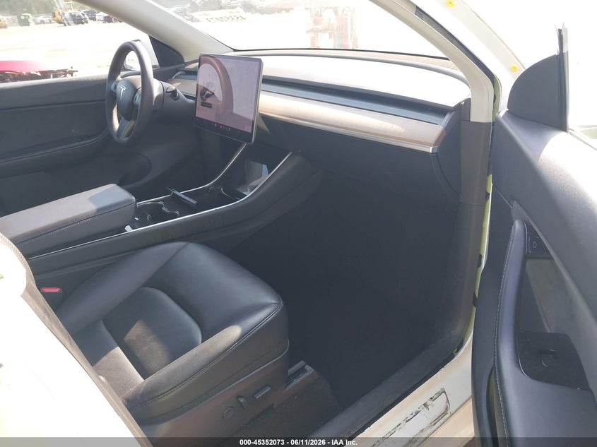 2020 Tesla Model y VIN 5YJYGDEE3LF045773 IAAI salvage auction — REAR END, Salvage Title, sold $5,900 on 2026-07-31 (photo 5)