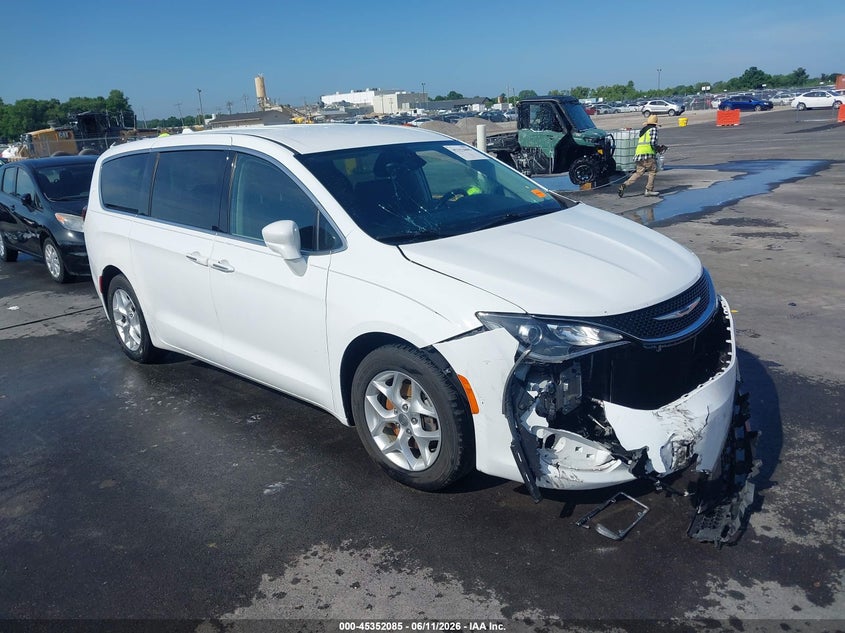 2018 Chrysler Pacifica VIN 2C4RC1FG4JR125759 IAAI salvage auction — RIGHT FRONT, Salvage Title, sold $3,350 on 2026-07-30 (photo 1)
