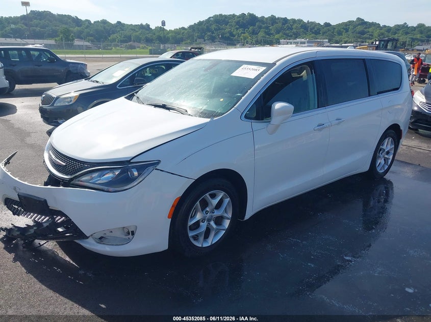 2018 Chrysler Pacifica VIN 2C4RC1FG4JR125759 IAAI salvage auction — RIGHT FRONT, Salvage Title, sold $3,350 on 2026-07-30 (photo 2)