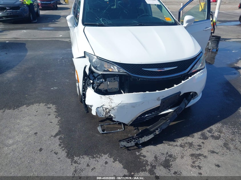 2018 Chrysler Pacifica VIN 2C4RC1FG4JR125759 IAAI salvage auction — RIGHT FRONT, Salvage Title, sold $3,350 on 2026-07-30 (photo 6)