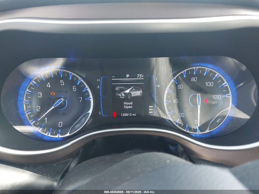 2018 Chrysler Pacifica VIN 2C4RC1FG4JR125759 IAAI salvage auction — RIGHT FRONT, Salvage Title, sold $3,350 on 2026-07-30 (photo 7)