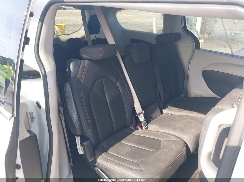 2018 Chrysler Pacifica VIN 2C4RC1FG4JR125759 IAAI salvage auction — RIGHT FRONT, Salvage Title, sold $3,350 on 2026-07-30 (photo 8)