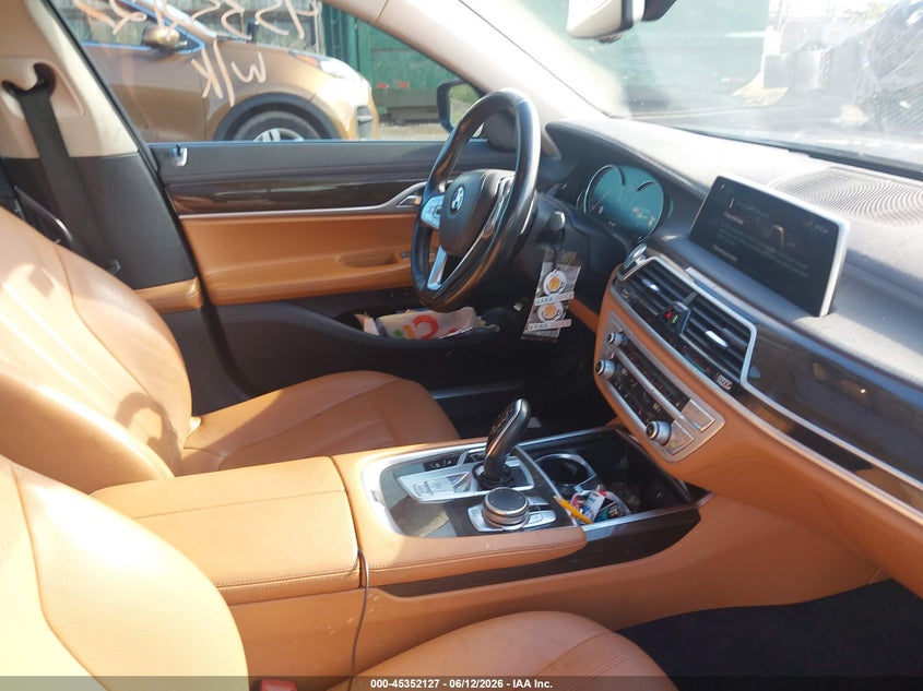 2019 BMW 7er VIN WBA7E4C51KGV28409 IAAI salvage auction — REAR END, Clear (Michigan), sold $4,625 on 2026-07-30 (photo 5)