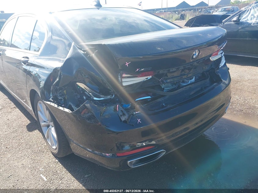 2019 BMW 7er VIN WBA7E4C51KGV28409 IAAI salvage auction — REAR END, Clear (Michigan), sold $4,625 on 2026-07-30 (photo 6)