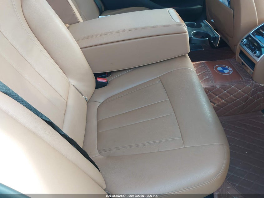 2019 BMW 7er VIN WBA7E4C51KGV28409 IAAI salvage auction — REAR END, Clear (Michigan), sold $4,625 on 2026-07-30 (photo 8)