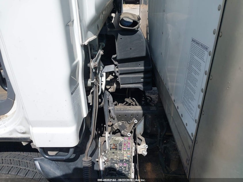 2013 Isuzu VIN JALC4W167D7002850 IAAI salvage auction — UNDERCARRIAGE, Salvage Title, sold $650 on 2026-09-08 (photo 9)