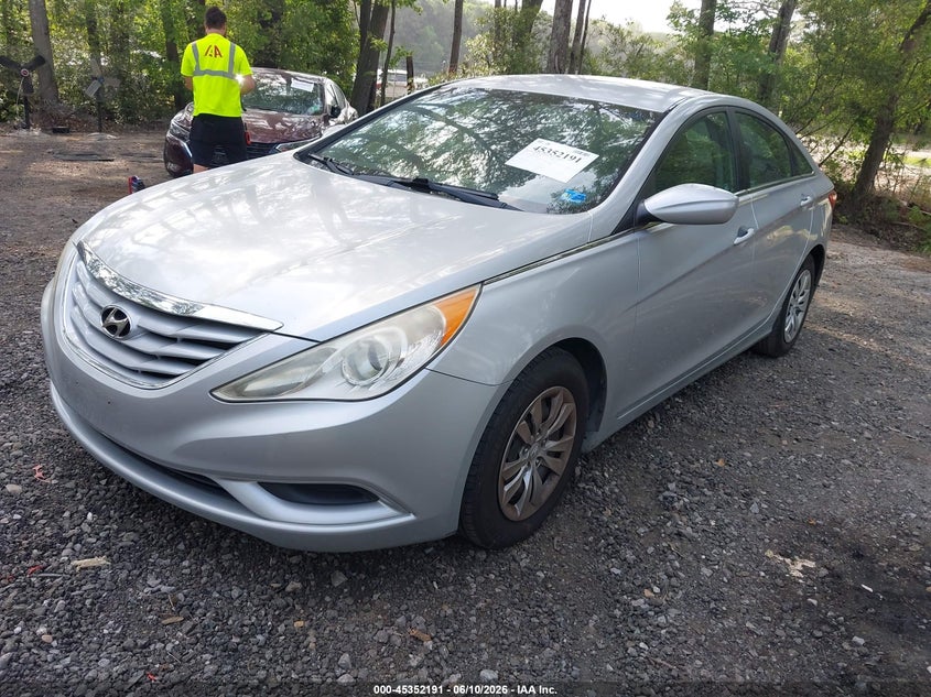 2013 Hyundai Sonata VIN 5NPEB4AC1DH518675 IAAI salvage auction — NORMAL WEAR, Clear (Virginia), sold $475 on 2026-07-18 (photo 2)