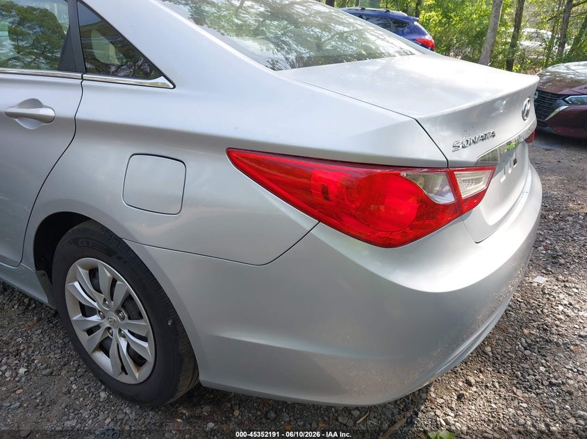 2013 Hyundai Sonata VIN 5NPEB4AC1DH518675 IAAI salvage auction — NORMAL WEAR, Clear (Virginia), sold $475 on 2026-07-18 (photo 6)