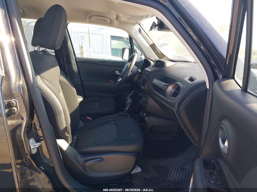 2023 Jeep Renegade VIN ZACNJDB19PPP36484 IAAI salvage auction — HAIL, Salvage Title, sold $7,550 on 2026-08-11 (photo 5)