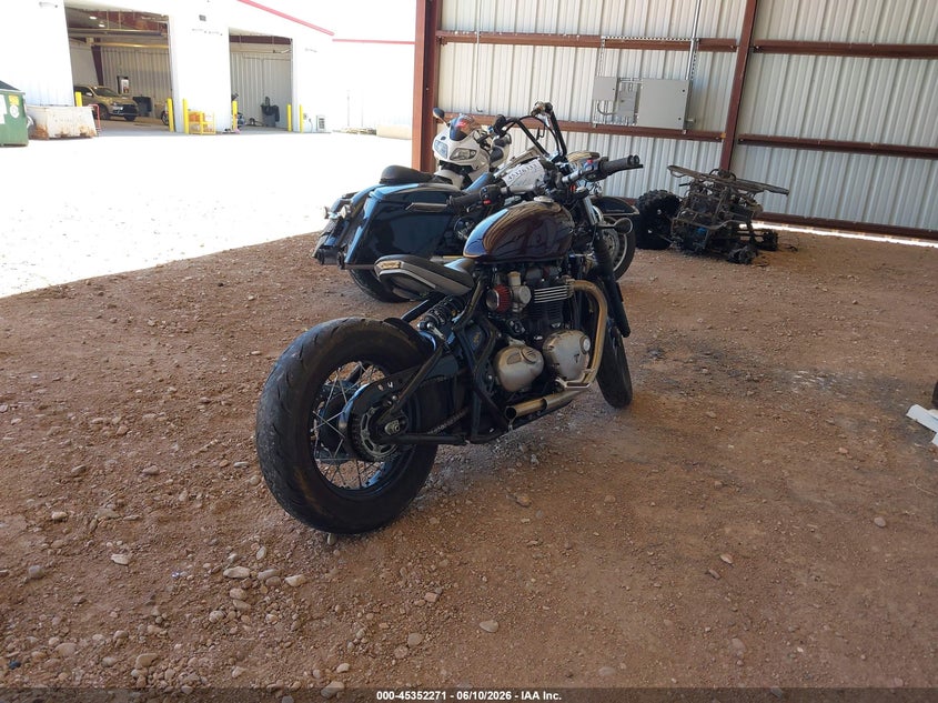2018 Triumph motorcycle Bonneville VIN SMTD42HL5JT841202 IAAI salvage auction — SIDE, Salvage (Utah), sold $1,050 on 2026-07-28 (photo 4)