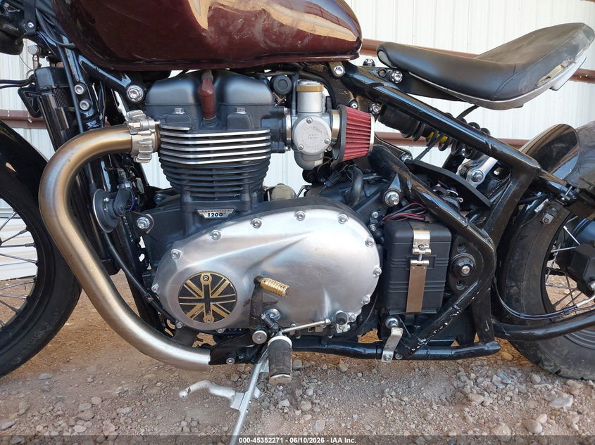 2018 Triumph motorcycle Bonneville VIN SMTD42HL5JT841202 IAAI salvage auction — SIDE, Salvage (Utah), sold $1,050 on 2026-07-28 (photo 9)