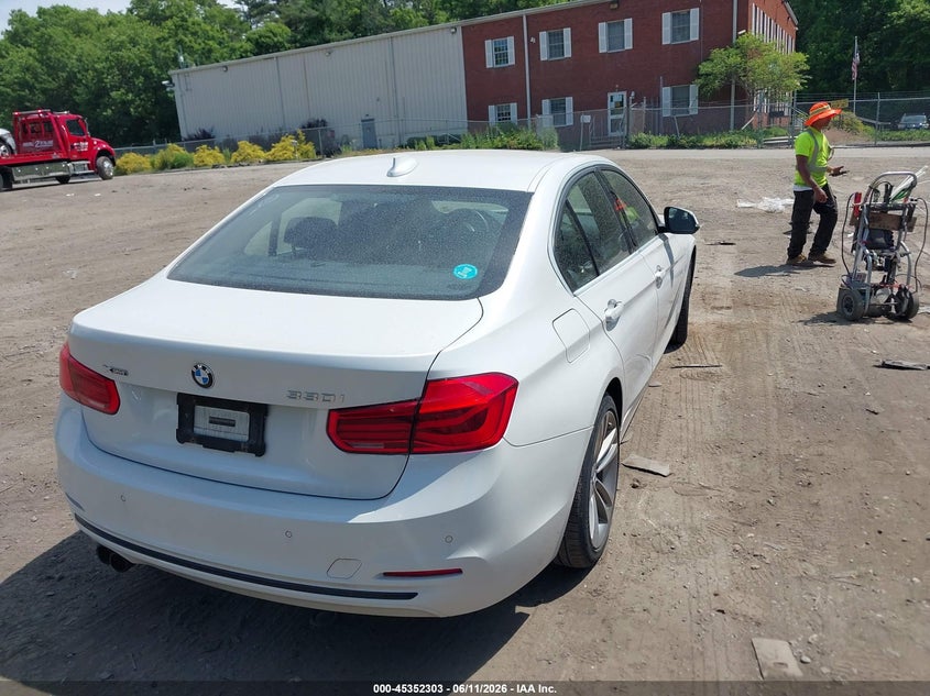 2017 BMW 3er VIN WBA8D9G31HNU61960 IAAI salvage auction — REAR END, Salvage (Massachusetts), sold $5,700 on 2026-07-11 (photo 4)