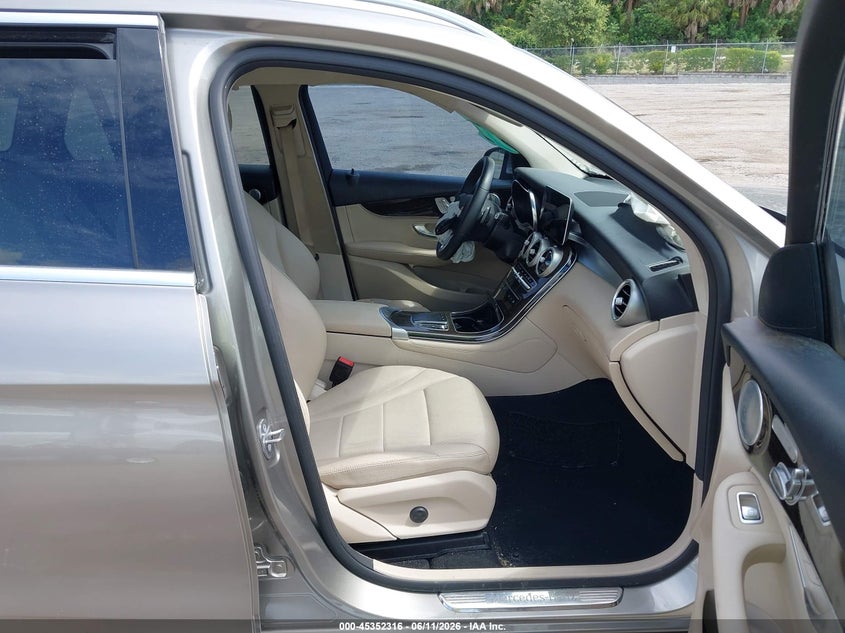 2020 Mercedes-benz Glc VIN WDC0G8DB0LF740570 IAAI salvage auction — FRONT END, Rebuildable (Florida), sold $5,950 on 2026-07-30 (photo 5)