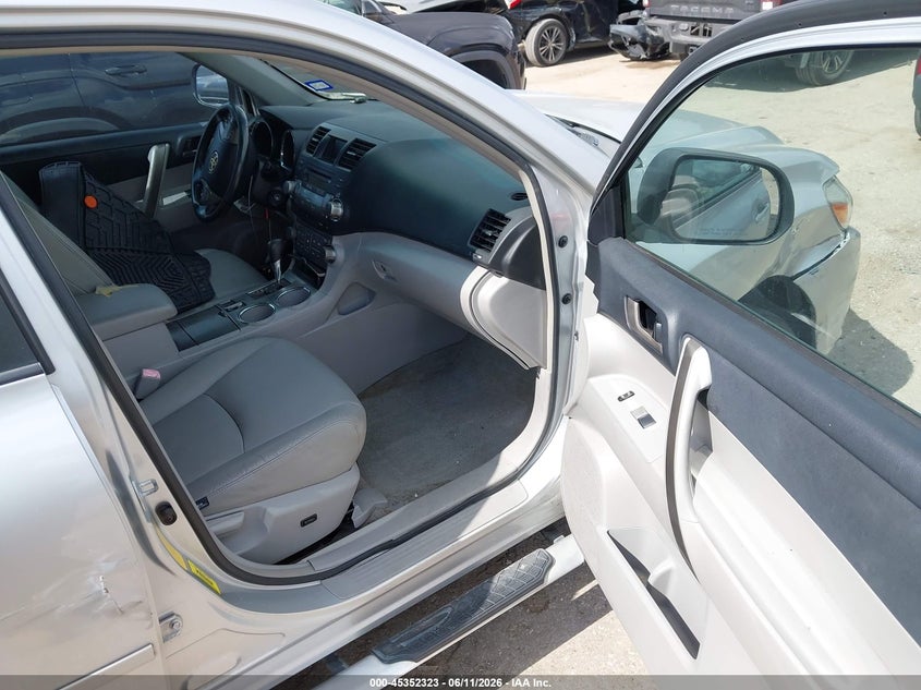 2008 Toyota Highlander VIN JTEDS43AX82054148 IAAI salvage auction — RIGHT FRONT, Salvage (Texas), sold $2,625 on 2026-07-08 (photo 5)