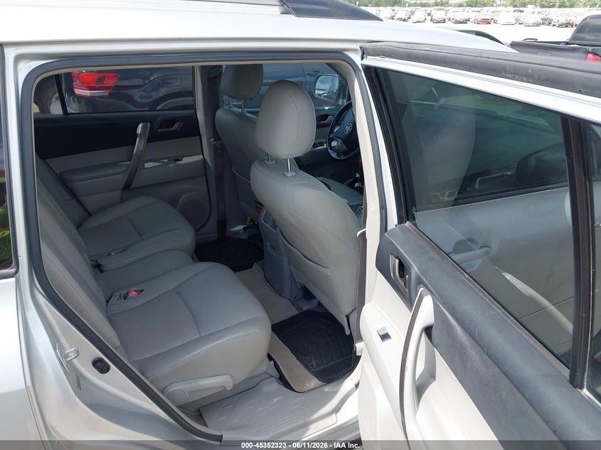 2008 Toyota Highlander VIN JTEDS43AX82054148 IAAI salvage auction — RIGHT FRONT, Salvage (Texas), sold $2,625 on 2026-07-08 (photo 8)